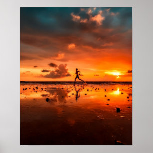 Man op strand bij zonsondergang poster