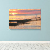 Man op waterbord bij zonsondergang op Cape Cod Canvas Afdruk (Insitu (Houten vloer))