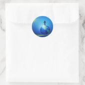 Man op Wereldbol Ronde Sticker (Tas)