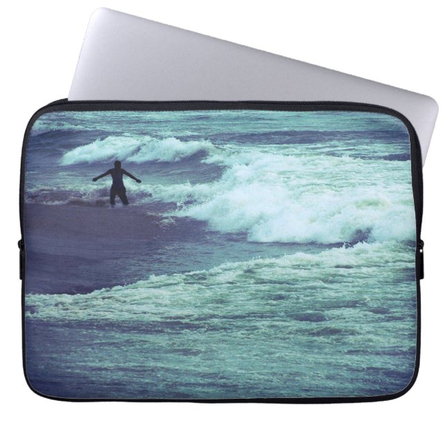 Man op Zee Waves Laptop Sleeve (Voorkant)