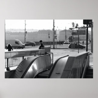 Man per roltrap. poster