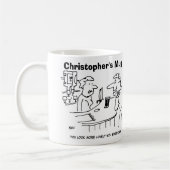 Man probeert barmeid te vleien. koffiemok (Links)