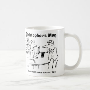 Man probeert barmeid te vleien. koffiemok