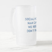Man sociale media matglas bierpul (Voorkant links)