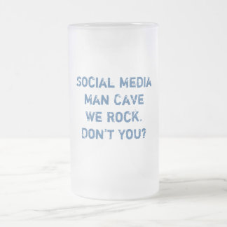 Man sociale media matglas bierpul