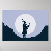 Man speelt doedelzak in het maanlicht poster (Voorkant)