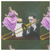 Man speelt trombone Flapper dansen op tafel Stof (Close Up)
