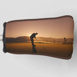 Man spelen Golf bij zonsondergang Putter Golf Head Golfheadcover