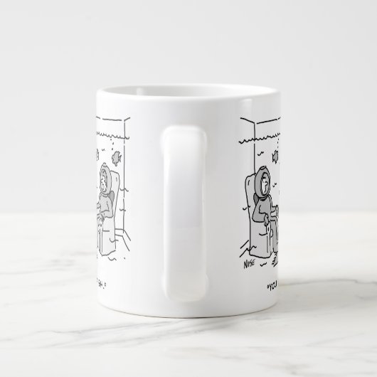 Man spoelt zijn tropische vis - grappige Cartoon o Grote Koffiekop (Achterkant)