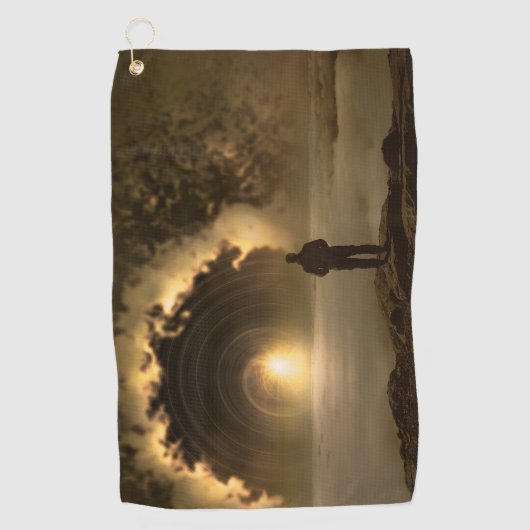 Man staande op een heuvel kijken naar een grote golfhanddoek (Voorkant)