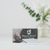 Man stempelen goedkeuring voor zakelijke documente visitekaartje (Staand voorkant)