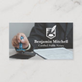 Man stempelen goedkeuring voor zakelijke documente visitekaartje (Voorkant)