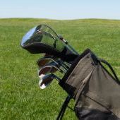 Man swinging a Golf field Driver Golf Head Hoesje Golfheadcover (Insitu)