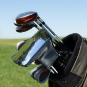 Man swinging een Golfveld Putter Golf Head Hoesje Golfheadcover (Insitu)