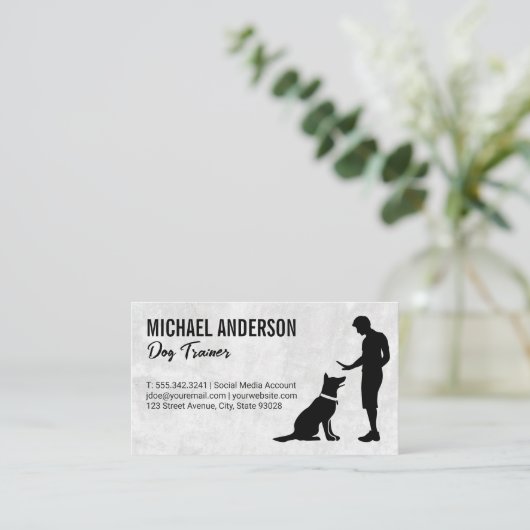 Man traint hond visitekaartje (Staand voorkant)