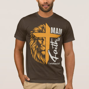 Man van geloof met leeuw en kruis t-shirt