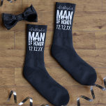 Man van Honor Gift Bridal Party Sokken van het zwa<br><div class="desc">Welk Man van Eer zou niet van een paar speciale zwarte sokken houden als dank je cadeau? Ik ken niemand die dat niet zou weten. Voeg zijn naam en je trouwdatum toe en maak je klaar voor de vreugde op zijn gezicht.</div>