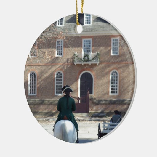 Man van koloniaal Williamsburg op paarden Keramisch Ornament (Links)