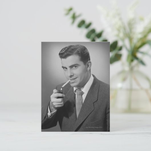 Man verlichting Sigarette Briefkaart (Staand voorkant)