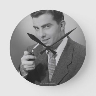 Man verlichting Sigarette Ronde Klok