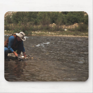 Man voor goudwinning op de South Platte Muismat