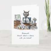 Man Vrijwilliger Bedankt Funny Cat bij Desk Paper Kaart (Voorkant)