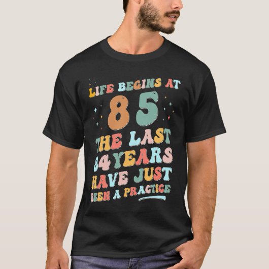 man Vrouw 2023 Het Groovy Life begint op 85ste ver T-shirt (Voorkant)