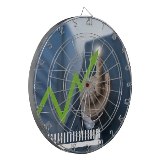 Man waarop het concept "aandelenkoers" is afgebeel dartbord (Voorkant Links)