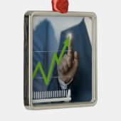 Man waarop het concept "aandelenkoers" is afgebeel metalen ornament (Rechts)