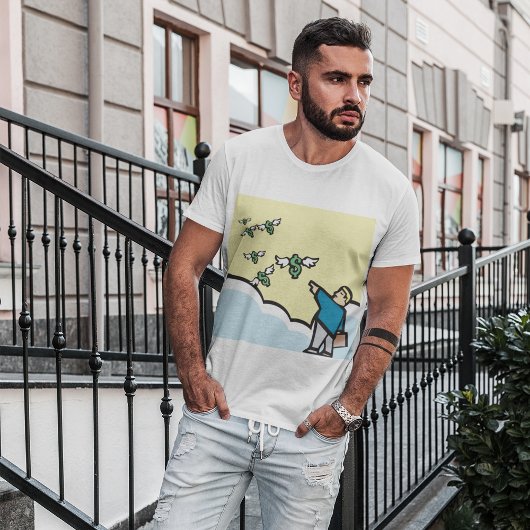 Man wijst met geld met wijn t-shirt