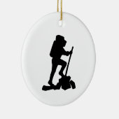 man zwart silhouet met een eenvoudige bergwandelaa keramisch ornament (Rechts)