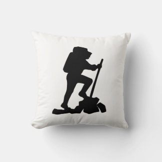man zwart silhouet met een eenvoudige bergwandelaa kussen