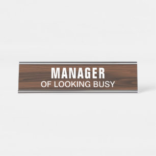 Manager van Bezig zien grappige nieuwigheid Bureau Naambordje