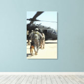 Managers van de militaire werkhond nemen een opte canvas afdruk (Insitu (Houten vloer))