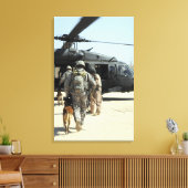 Managers van de militaire werkhond nemen een opte canvas afdruk (Insitu (Woonkamer))