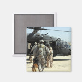 Managers van de militaire werkhond nemen een opte  magneet (Voorkant / Achterkant)