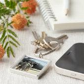 Managers van de militaire werkhond nemen een opte  sleutelhanger (Zijkant)