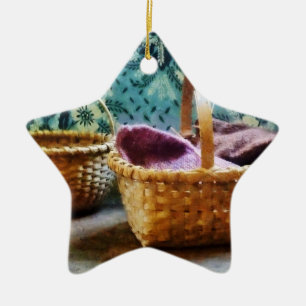 Mand met Breiwerk Keramisch Ornament