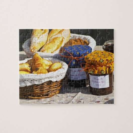 Mand met croissants en chocoladebroden. legpuzzel (Horizontaal)