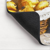 Mand met croissants en chocoladebroden. muismat (Hoek)