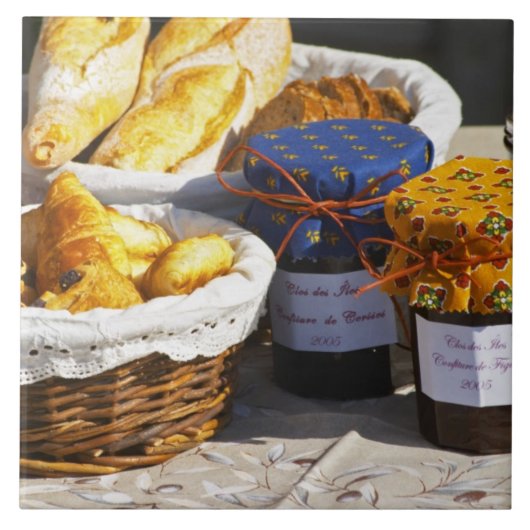 Mand met croissants en chocoladebroden. tegeltje (Voorkant)