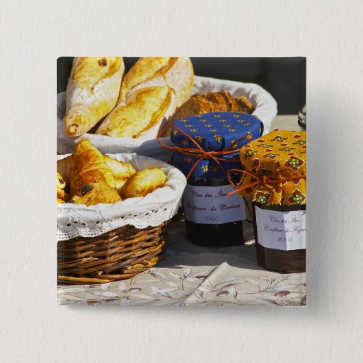Mand met croissants en chocoladebroden. vierkante button 5,1 cm (Voorkant)