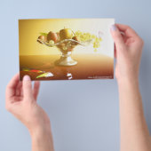 Mand met glas met fruit en vlinder    flyer (Hand)