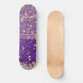 Mandala doorsturen met gouden sterren op Paars  Persoonlijk Skateboard (Voorkant)