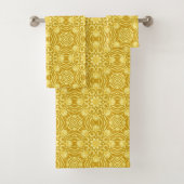 Mandala Flower Pattern - Mustard Gold en Yellow Bad Handdoek (Insitu)