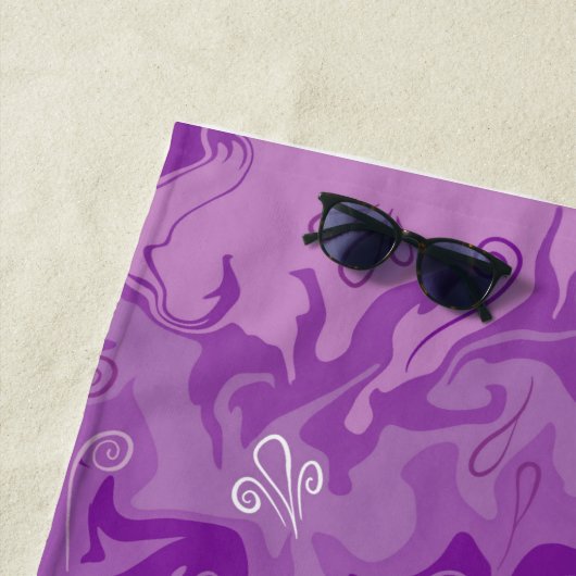 Mandala in meerdere paarse tinten strandlaken (In situ)