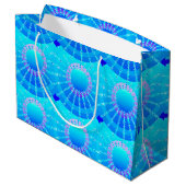 Mandala met sterren - turquoise satin gradiënt large cadeautasje (Achterkant Gekanteld)