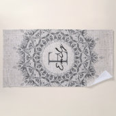 Mandala naam monogram monochroom lichtgrijs strandlaken (Voorkant)