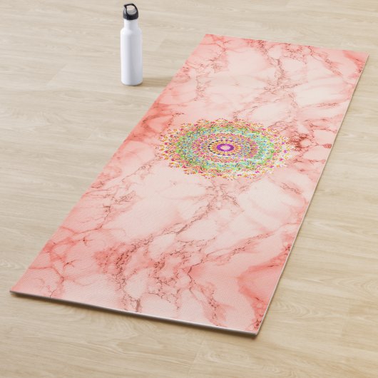 Mandala op roze marmer yogamat (In situ)