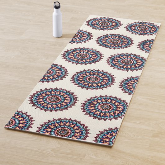 Mandala op wit yogamat (In situ)